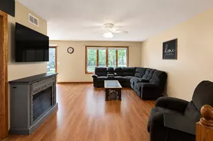 815 10th St W, Hastings, MN 55033 - Photo 2
