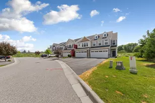 762 Stonegate Rd, Chanhassen, MN 55317 - Photo 42