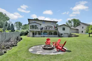 987 Demont Ave E, Maplewood, MN 55109 - Photo 1