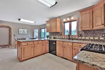 987 Demont Avenue E, Maplewood, MN 55109 - Photo 10