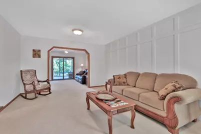 987 Demont Avenue E, Maplewood, MN 55109 - Photo 8