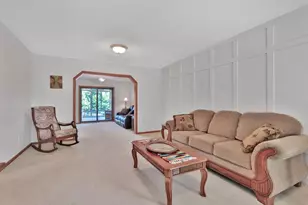987 Demont Ave E, Maplewood, MN 55109 - Photo 8