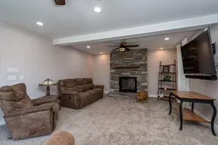 223 Joy Ave SW, Madelia, MN 56062 - Photo 12