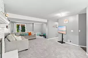 2682 Guthrie Ave N, Oakdale, MN 55128 - Photo 24