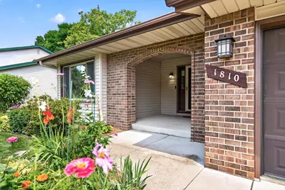 1810 Howell Street N, Falcon Heights, MN 55113 - Photo 2