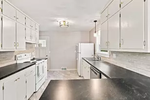 320 Kingsley St S, Winsted, MN 55395 - Photo 12