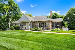 5565 Howards Point Rd, Excelsior, MN 55331 - Photo 2