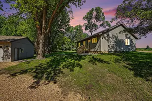 29499 390th St, Le Sueur, MN 56058 - Photo 6