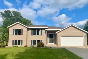 1905 20th St SW, Austin, MN 55912 - Photo 1