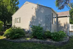 117 W Maple St, Marshall, MN 56258 - Photo 8