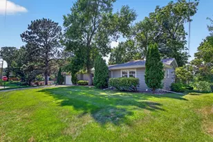 302 Garden Rd, Albert Lea, MN 56007 - Photo 2