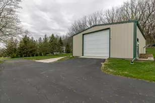 35425 Shakpays Cove Rd, Kasota, MN 56050 - Photo 4