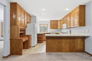7807 W 110th St, Bloomington, MN 55438 - Photo 8