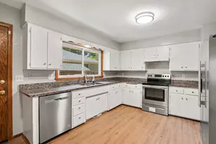 1527 Winchell St, Saint Paul, MN 55106 - Photo 8