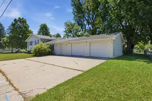 429 14th St N, Breckenridge, MN 56520 - Photo 2