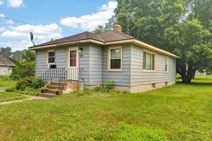 810 2nd Ave SW, Pine City, MN 55063 - Photo 2