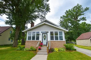 237 Markley Ave N, Thief River Falls, MN 56701 - Photo 2