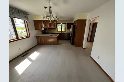 806 28th Avenue SW, Willmar, MN 56201 - Photo 8