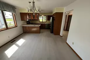 806 28th Ave SW, Willmar, MN 56201 - Photo 8