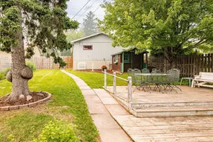 1217 E 10th St, Duluth, MN 55805 - Photo 2