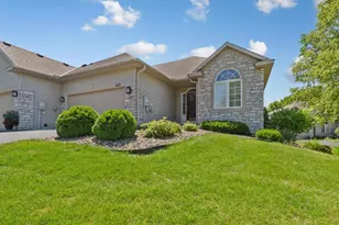 827 Vardon Ct, Faribault, MN 55021 - Photo 1