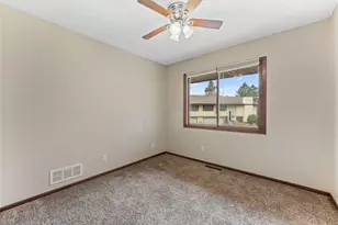 907 Heritage Ct W, Vadnais Heights, MN 55127 - Photo 24