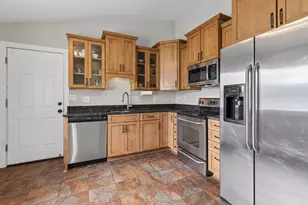 13404 Arthur St W, Minnetonka, MN 55305 - Photo 12