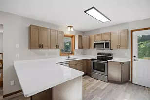 320 Jenny Ln, Owatonna, MN 55060 - Photo 8