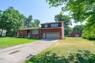 13498 Meredith Dr, Baxter, MN 56425 - Photo 2