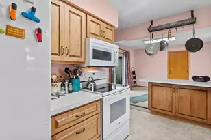 743 Parkview Ave, Saint Paul, MN 55117 - Photo 14