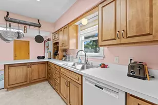 743 Parkview Ave, Saint Paul, MN 55117 - Photo 12