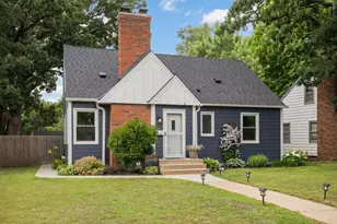 4225 Ewing Ave N, Robbinsdale, MN 55422 - Photo 2