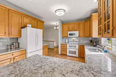 810 Monet Court, Mendota Heights, MN 55120 - Photo 14