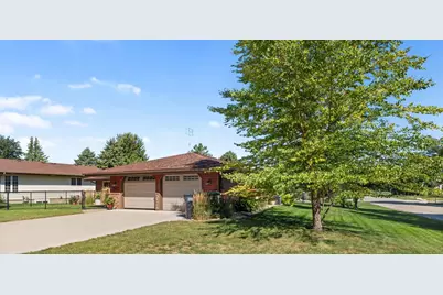1040 Miles Drive, Worthington, MN 56187 - Photo 4