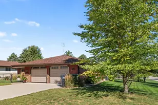 1040 Miles Dr, Worthington, MN 56187 - Photo 4