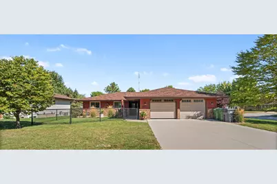 1040 Miles Drive, Worthington, MN 56187 - Photo 1