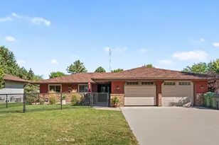 1040 Miles Dr, Worthington, MN 56187 - Photo 1