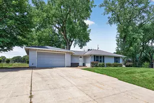 922 23rd Ave NW, New Brighton, MN 55112 - Photo 2