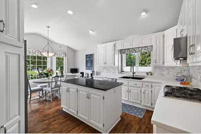 10421 Shelter Grove, Eden Prairie, MN 55347 - Photo 4