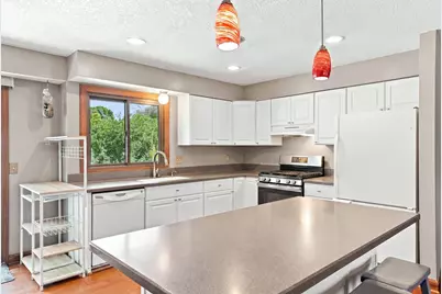 6600 Stratford Road, Woodbury, MN 55125 - Photo 2