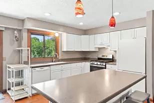 6600 Stratford Rd, Woodbury, MN 55125 - Photo 2