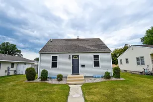 417 Kendall Ave S, Thief River Falls, MN 56701 - Photo 2