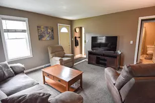 417 Kendall Ave S, Thief River Falls, MN 56701 - Photo 8