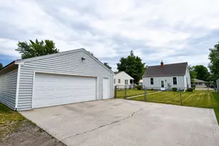 417 Kendall Ave S, Thief River Falls, MN 56701 - Photo 32