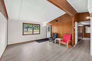 1582 3rd St E, Saint Paul, MN 55106 - Photo 6