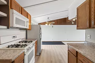 1582 3rd St E, Saint Paul, MN 55106 - Photo 16