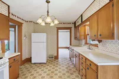 827 7th Avenue SW, Faribault, MN 55021 - Photo 8