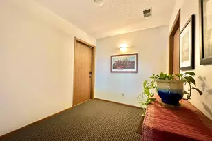 18462 Creeks Bend Dr, Minnetonka, MN 55345 - Photo 4