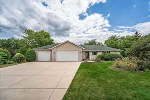 1060 Dennis St S, Maplewood, MN 55119 - Photo 1