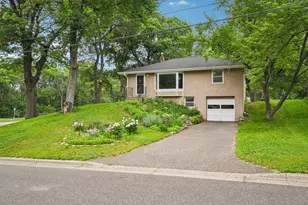 2154 William St, Roseville, MN 55113 - Photo 2